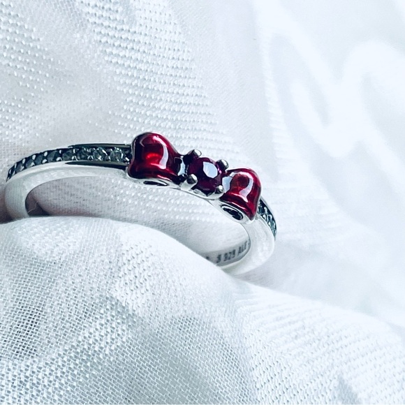 🍎 NWOT Princess Snow White Bow Ring ✨ - Picture 4 of 13